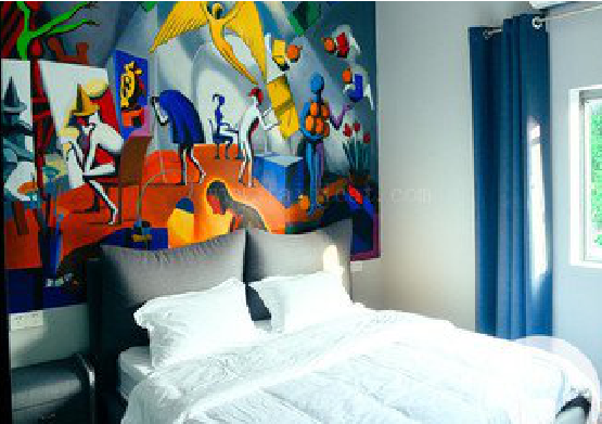 宾川对于酒店的墙体彩绘而言更注重哪些方面？